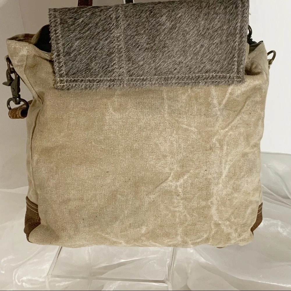 Myra Bag FACTUAL MESSENGER BAG! - Picture 2 of 5